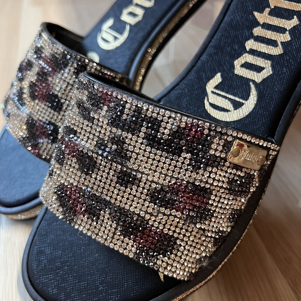 NEW Juicy Couture (8) Yummy Leopard Slip On Slide Sandals Rhinestone Memory Foam - Picture 2 of 4